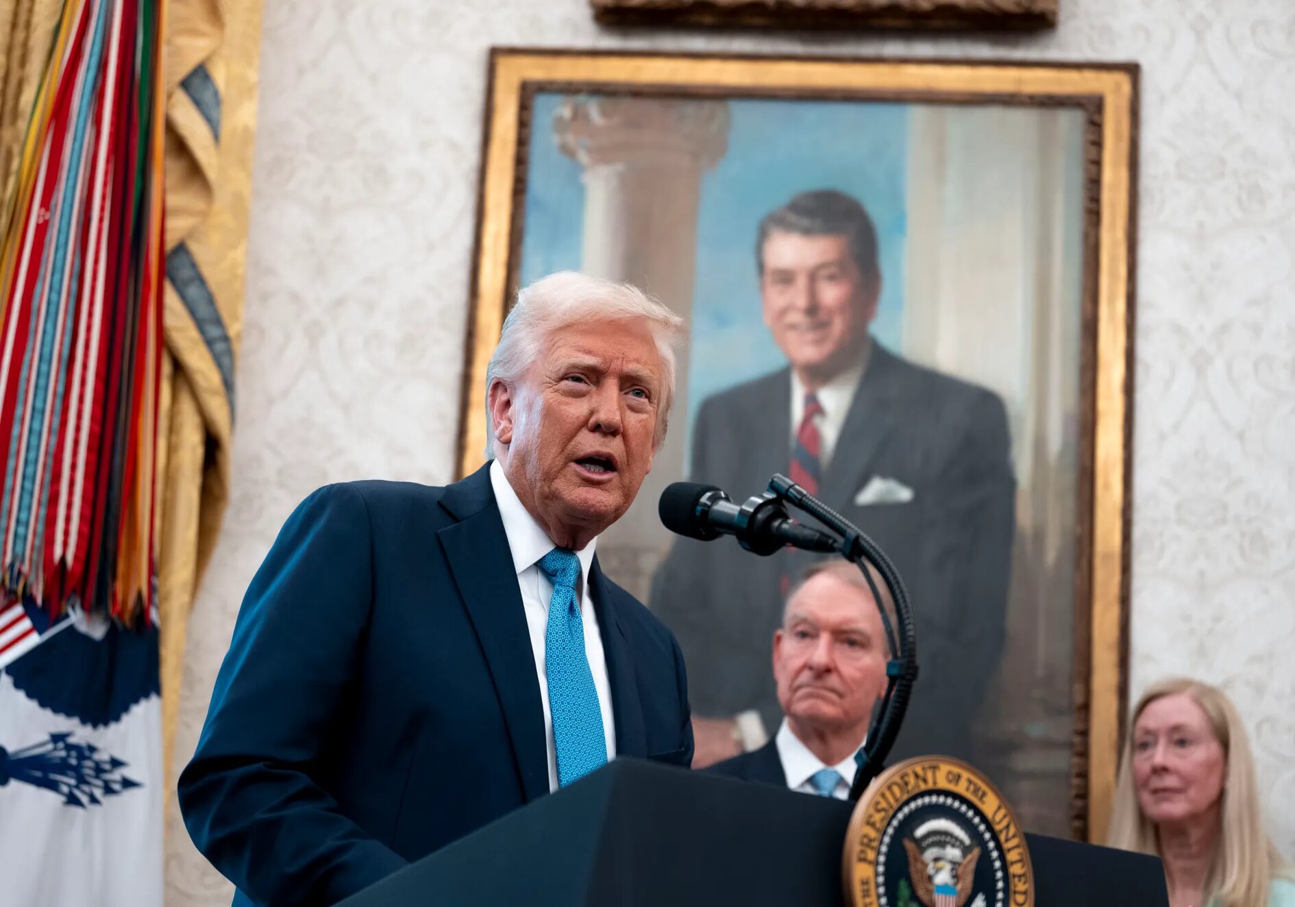Trump’s $TRUMP Memecoin Dinner Offer